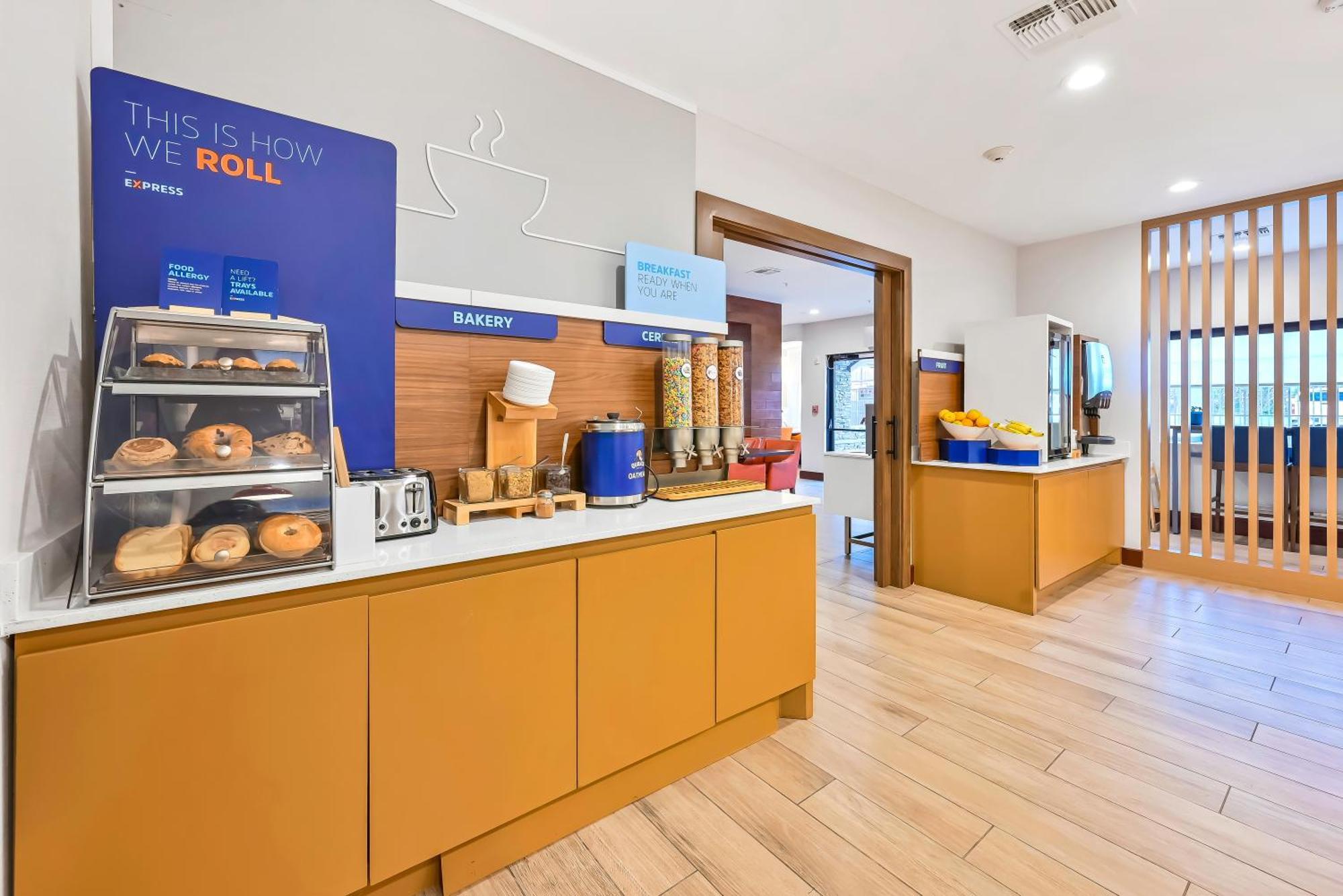 Holiday Inn Express Palestine By Ihg Exterior photo